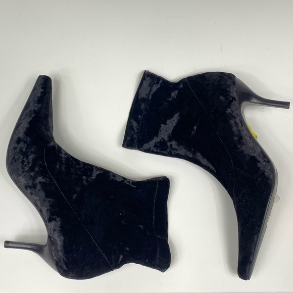Vintage Cole Haan Black Velvet Low Heeled Sock Booties Size 8.5 - Picture 9 of 12